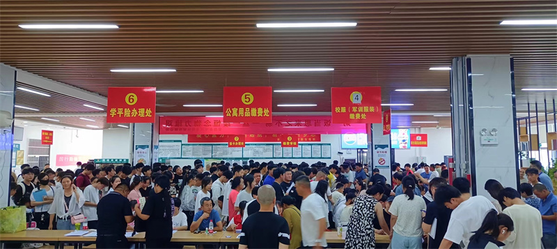 新生報(bào)到現(xiàn)場 (7).jpg 新生報(bào)到現(xiàn)場 (7).jpg