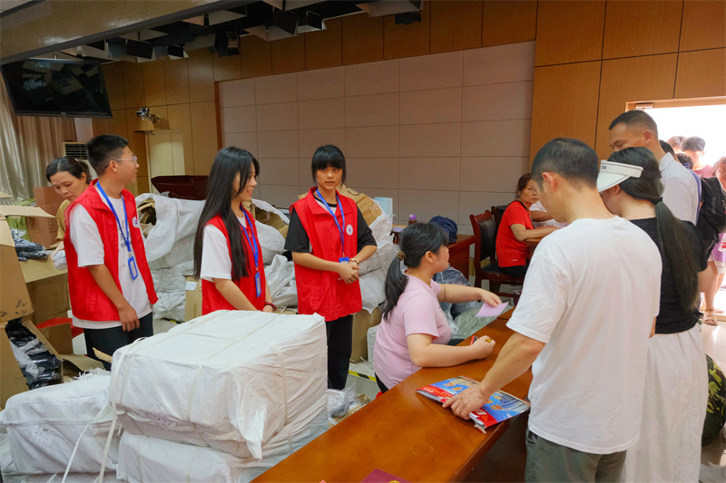 新生報(bào)到現(xiàn)場 (3).jpg 新生報(bào)到現(xiàn)場 (3).jpg